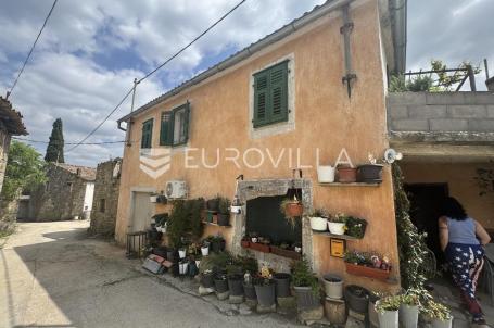 Istra, Gržani, kuća u nizu, štala s pogledom na Butonigu, zemljište