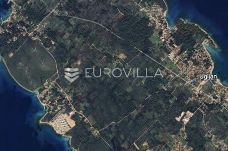 Ugljan, građevinsko zemljište 100 m od mora s otvorenim pogledom, vrhunskim potencijalom