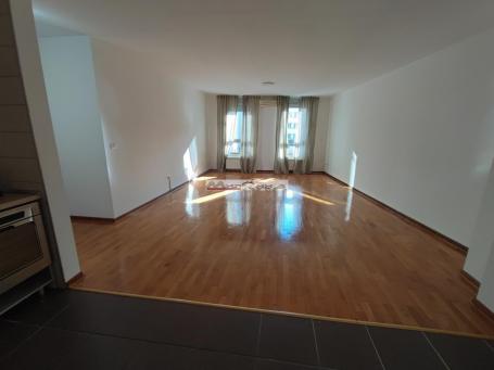 Vračar-useljiv prazan stan