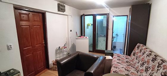 Konjarnik, Mihajla Lalića, kuća sa 2 stana i dvorištem . . 