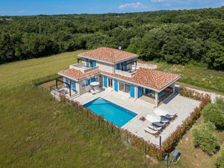 Rovinj okolica - Luksuzna vila s bazenom i 3 spavaće sobe!