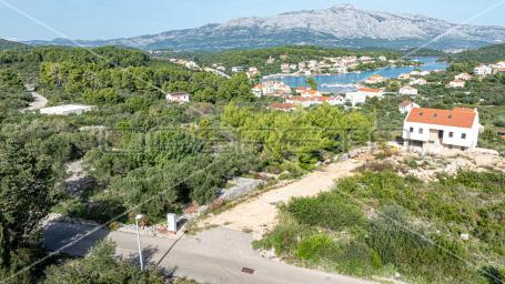 Lumbarda - Idealno zemljište od 740m2 za gradnju obiteljskog doma ili turističko