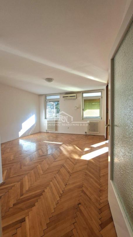 Filmski grad, Ilije Stojadinovića, 51m2, terasa - 400 eur ID#1647