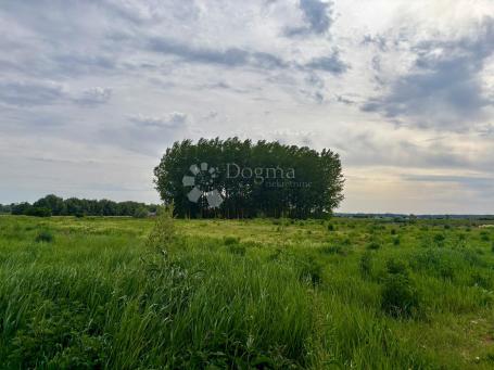  Zemljište 2087m² idealno za gradnju ili investiciju