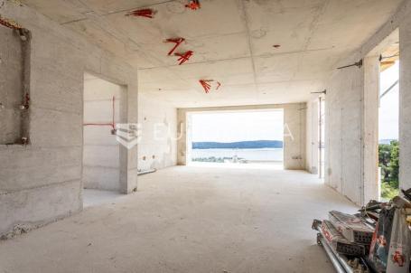 Trogir, dvosoban stan površine 63.99 m²