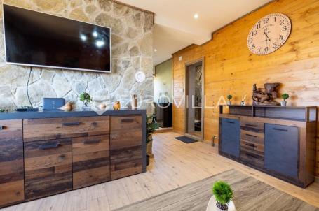 Otočac, kuća 190 m², luksuzna, odmah useljiva, niskoenergetska