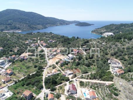 Atraktivno građevinsko zemljište 475 m2 u Veloj Luci 