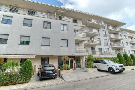 Podgorica, ispod Gorice – moderan jednosoban stan sa parkingom