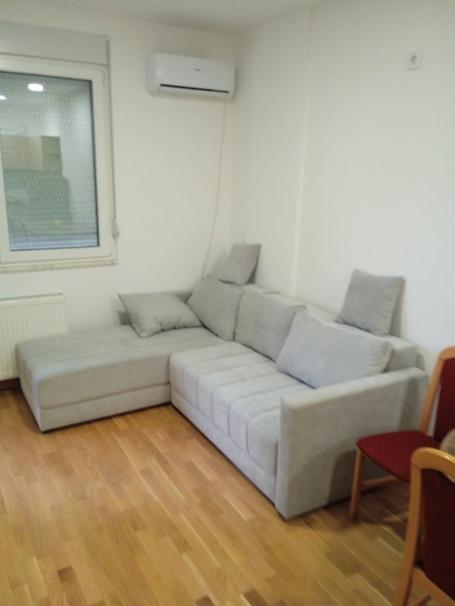 Namešten noviji jednoiposoban stan 39m2, kalorimetri, klima, terasa - Sajlovo