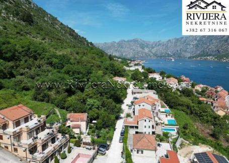 Na prodaju dvospratna kuca sa velikim placem i pogledom na more Muo Kotor