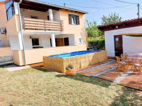 Kuća Prodaje se kuća, 170 m2, Karojba