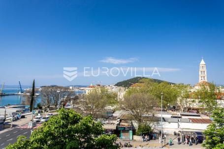 Split, Centar, prostrana etaža na izvrsnoj lokaciji s pogledom na more, 135 m²