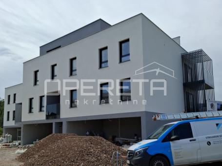 Novogradnja u Vrboskoj (Hvar) – stan na prvom katu s lođom