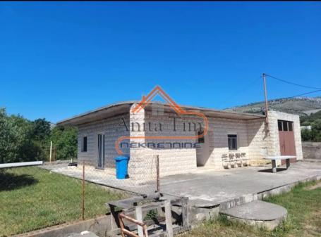 Trogir - Plano kuća sa velikom okućnicom