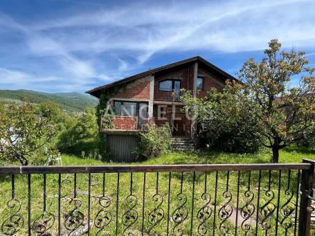 Zagreb, Kustošija - Kuća 200 m2 na građ. parceli 1400 m2