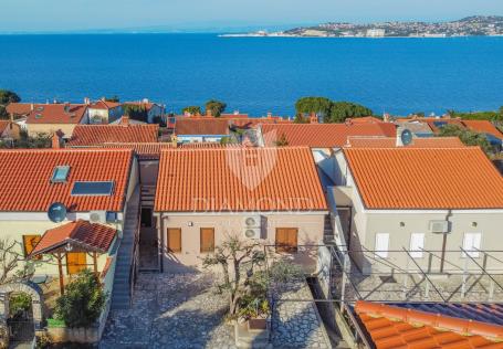Umag! Kuća s 3 stana 200 metara do mora!