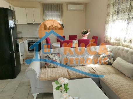 Odličan  dvoiposoban stan u novogradnji   kod Pantalejske crkve, 52m2, 2. sprat