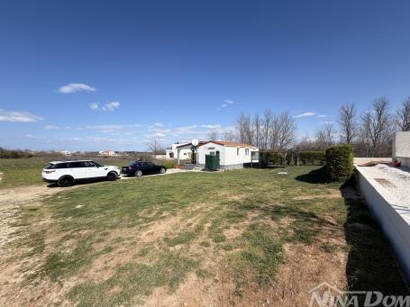PRIVLAKA- Građevinsko zemljište 715 m2-Mirna  Lokacija- 600 m od mora