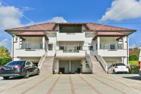Kvalitetna kuća s 4 stana i 2 garaže na velikoj parceli, Sesvete
