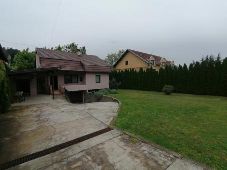 Nameštena kuća+apartman 212m2, garaža, dvorište, parking, gas grejanje-Paragovo   