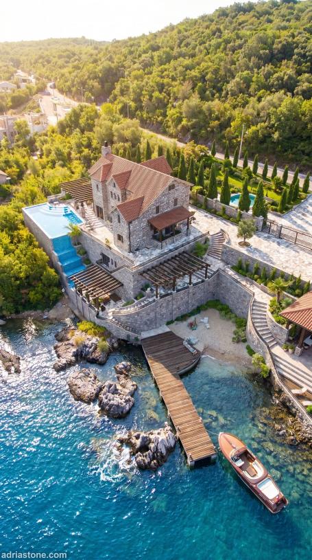 Ekskluzivan plac 1506m2 na prvoj liniji mora sa panoramskim pogledom na na Bokokotorski zaliv – Bjel
