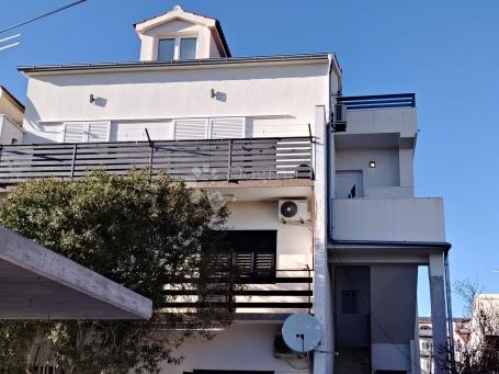 VODICE - atraktivan stan s pogledom na more