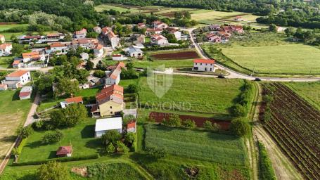 Barban, zemljište sa projektom i dozvolom
