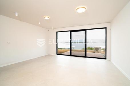 Zadar, Privlaka, luksuzni dvoetažni dvosoban stan 1. red do mora, 85,05 m²