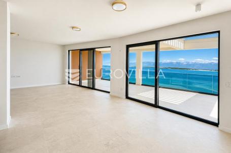 Zadar, Privlaka, luksuzni dvosoban stan 1. red do mora, 126,38 m²