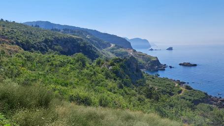 Urbanized land for building a villa, close to the sea, 