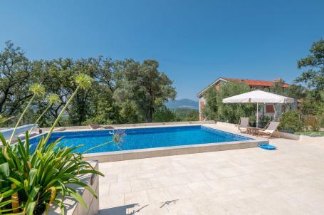 Four-bedroom house with a view of the Lustica peninsula and