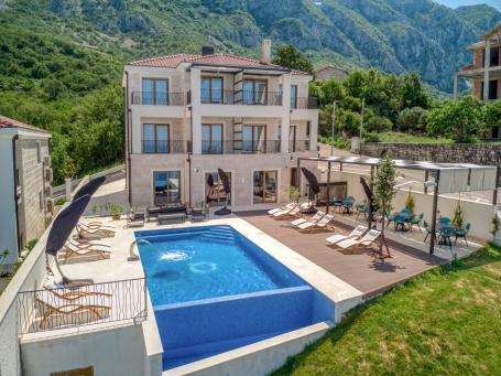 Exclusive apart hotel in a closed complex, Tudorovici
