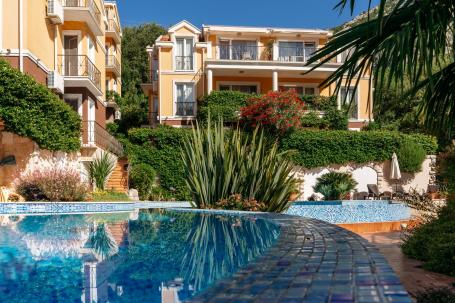 Two-bedroom apartment with a spacious terrace and parking space, 