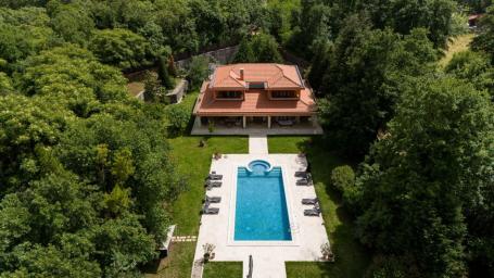 Luxurious family villa with swimming pool and landscaped plot, 