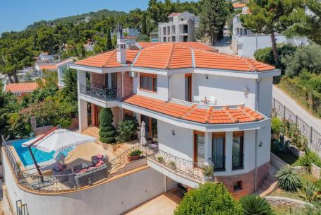Villa with three apartments, Bar