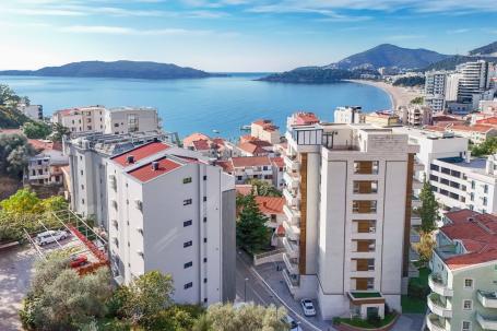 Three-bedroom penthouse with sea view, Rafailovici