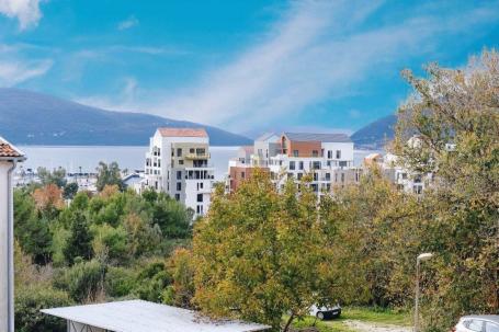 Tivat, Pod Kuk - three-bedroom furnished apartment with two large