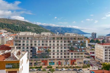 Three-bedroom furnished apartment in the Nivel building, Rozino, Budva