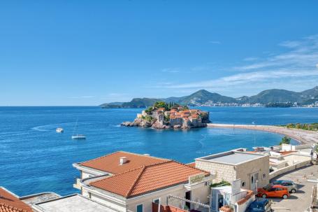 Two-bedroom duplex apartment in the second row to the sea, Sveti Stefan