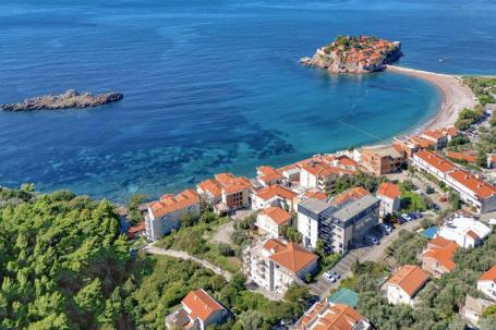 Three-bedroom furnished apartment, Sveti Stefan
