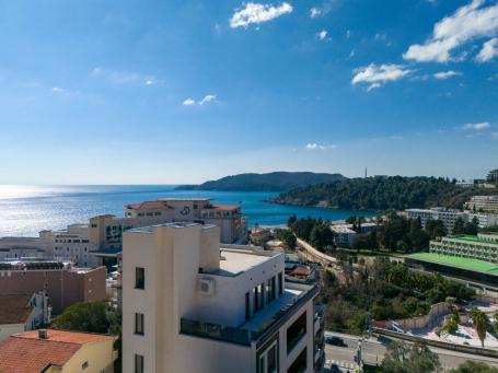 Luxurious penthouse with panoramic views