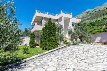 New stone villa with swimming pool, Katun Rezevici