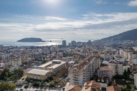 Spacious one-bedroom apartment with sea view, Budva