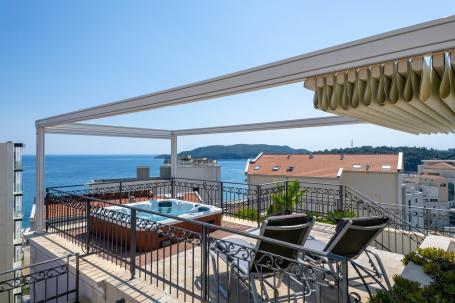 Luxury Panoramic Sea-view 2bdr Penthouse