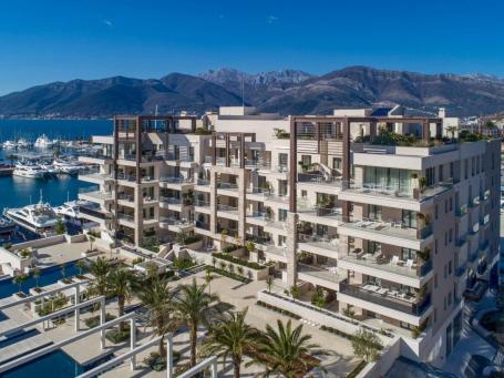 Regent Pool Club Studio Baia