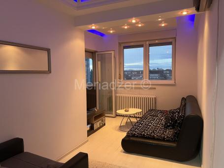Stari Merkator, kod suda, 1.5 CG 41m2 lift 8/8, okrenut u park