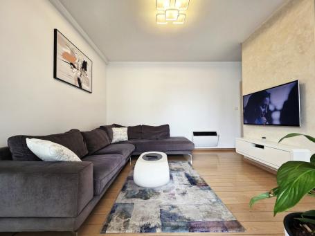 Trosoban lijepo namješten stan, 72m2, City kvart, Podgorica