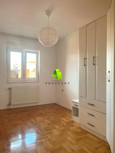 Nenamešten jednoiposoban stan u centru ID#8084