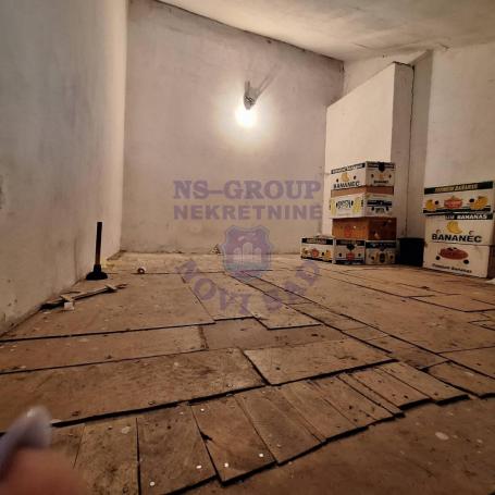 Garaza na na Bulevaru Oslobodjenja, vredi poogledati 15m2