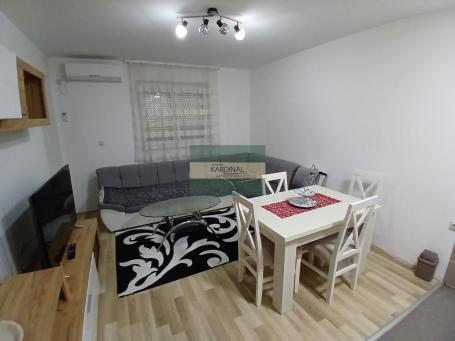 Izdaje se: Trosoban stan 63m² sa garažom  – Na par minuta hoda od centra Jagodine